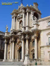 La pomposit barocca del Duomo.