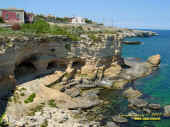 "A rutta e ciauli", famose grotte sul litorale di levante.